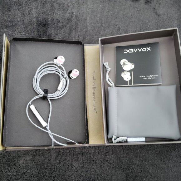 (NWT) DEIVVOX D0218 Wired Earbuds with Microphone in Ear Headphones - Picture 2 of 4
